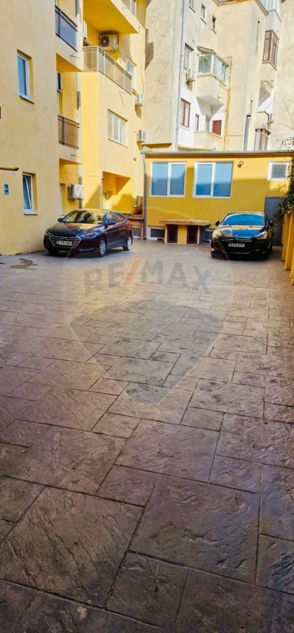 Cladire de birouri cu 100% grad de ocupare - Str. Caderea Bastiliei