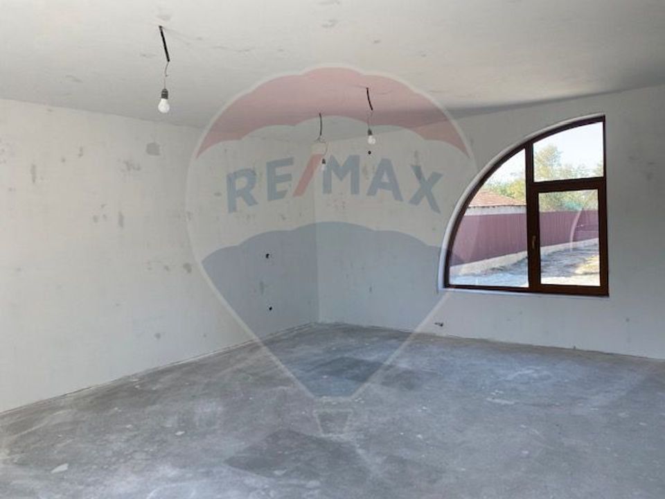 Casă / Vilă cu 5 camere de vânzare