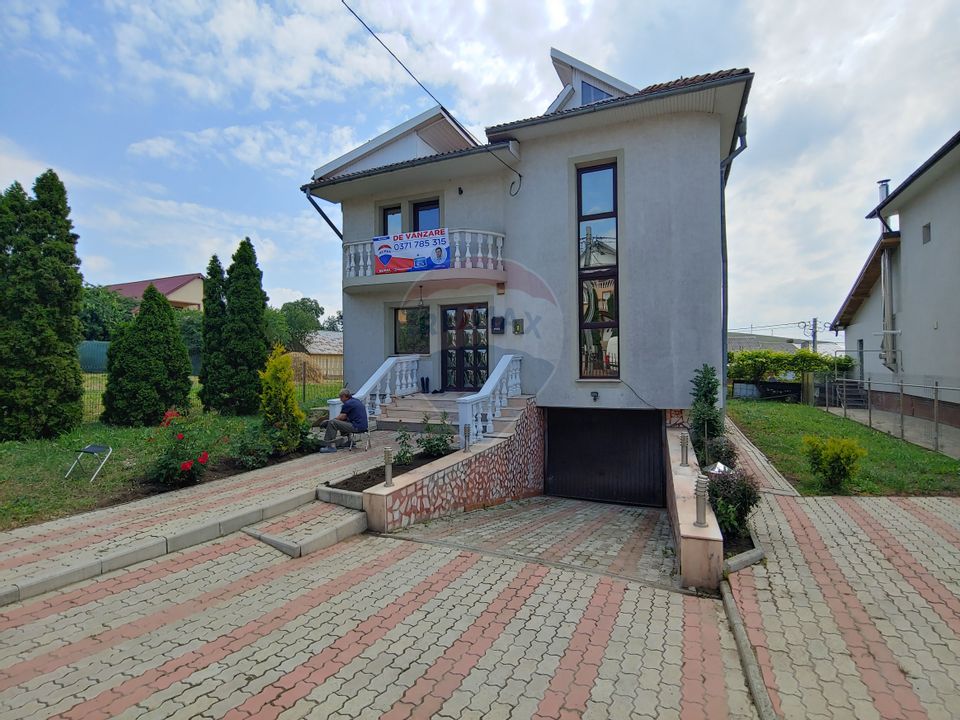 Casă / Vilă cu 5 camere de vânzare în Suceava Burdujeni