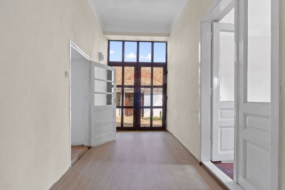 Casă renovată recent, zona centrală Pecica