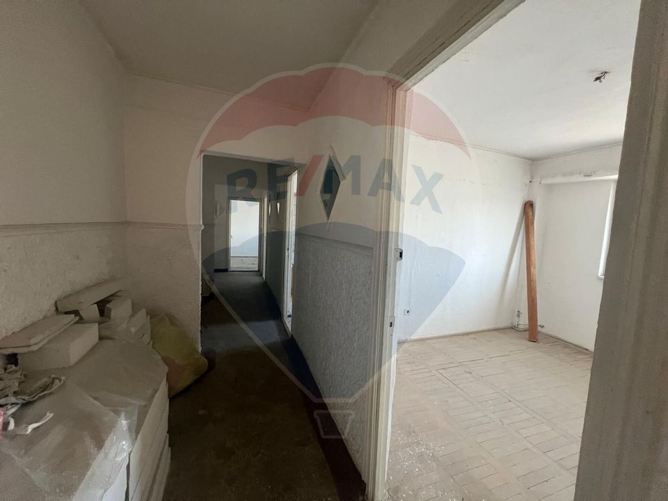 Apartament 4 camere in zona Piata