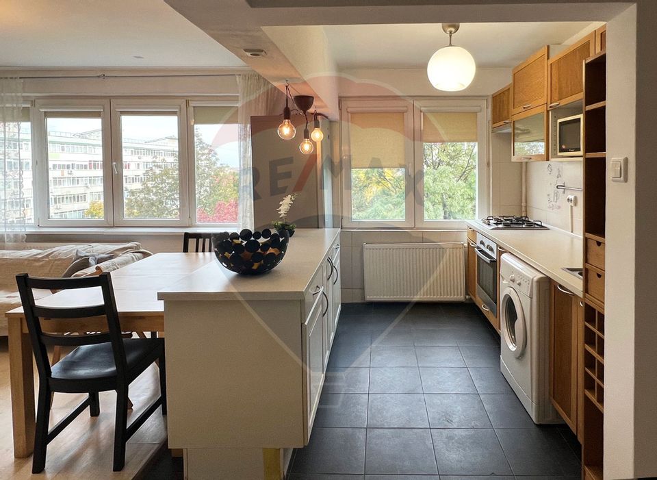 Vanzare apartament spatios,  3 camere - Metrou 1Mai