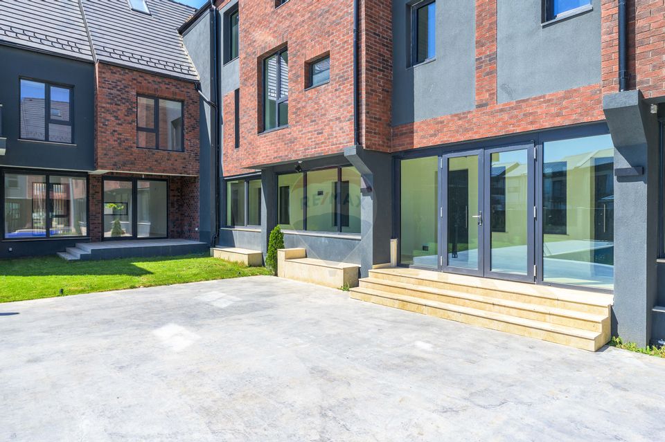 Vânzare Vilă cu 5 camere, curte si parcare de vânzare in TUNARI