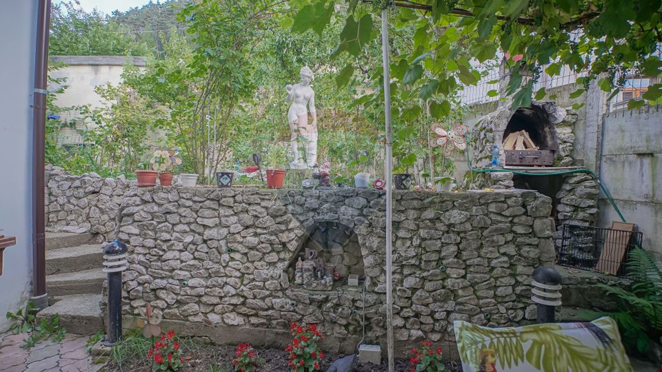 De vanzare vilă cu 5 camere, curte și garaj, în Șchei