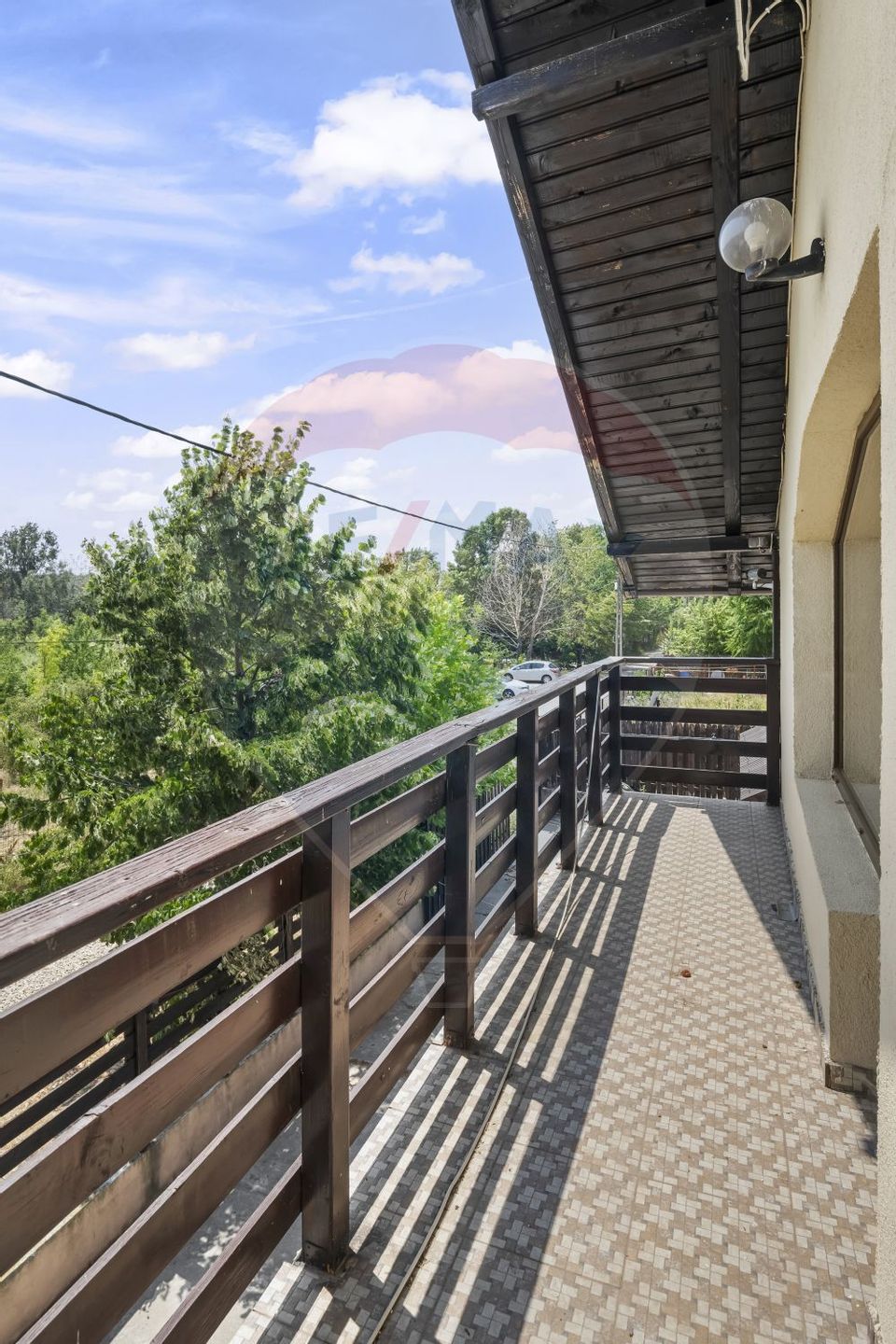 Casă individuală spațioasă 7 camere, cu grădină proprie in Gulia