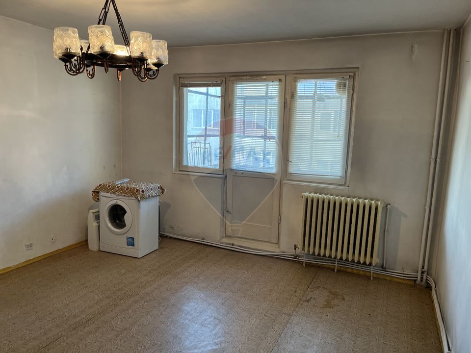 Apartament cu 4 camere de vânzare in Câmpulung