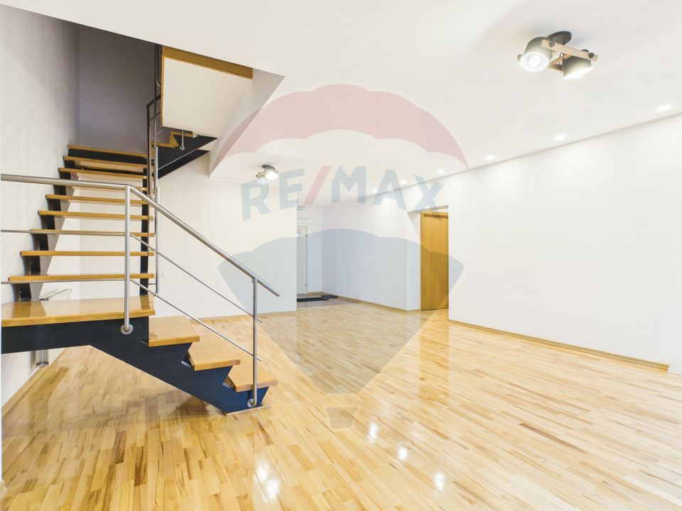 Complex Ibiza vila de inchiriat 6 camere, piscina, teren de tenis