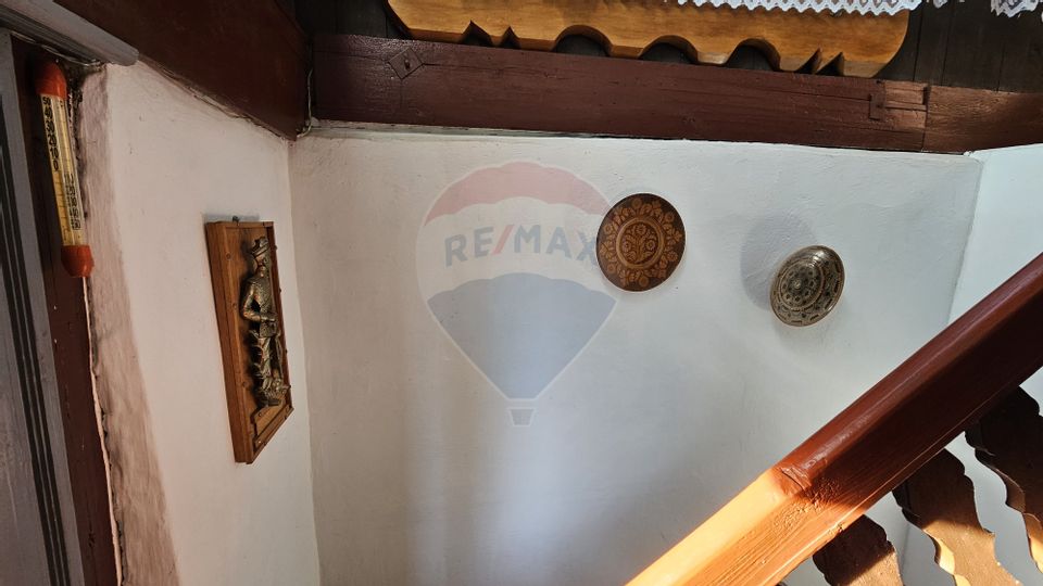 Casă / Vilă cu 3 camere de vânzare-Cacica-Suceava