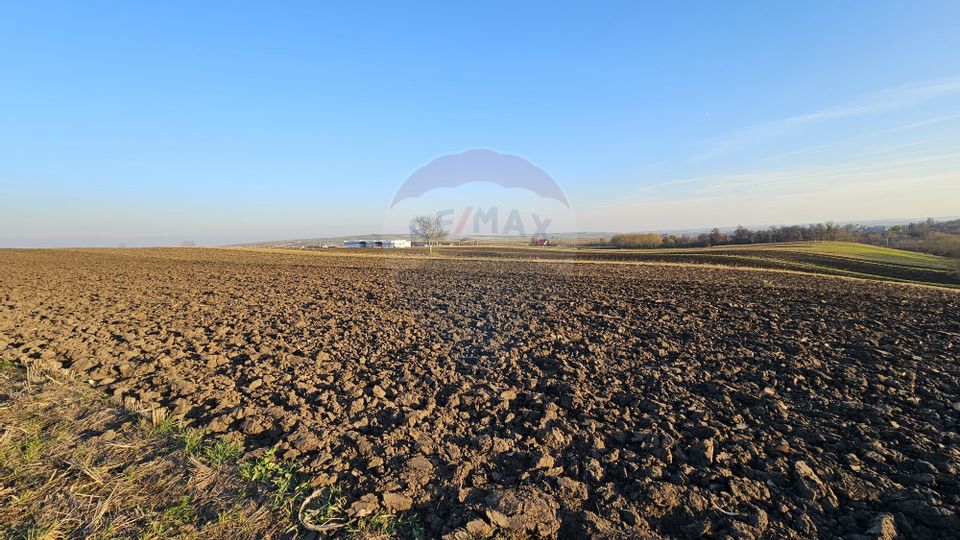 Teren extravilan 6,100mp Stroiesti / Soseaua DN17, Suceava