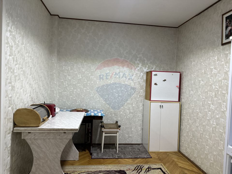 4 room Apartment for sale, Central area