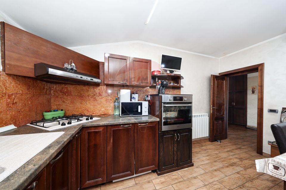 Conac, proprietate unica, in mijlocul naturii, Sacele!