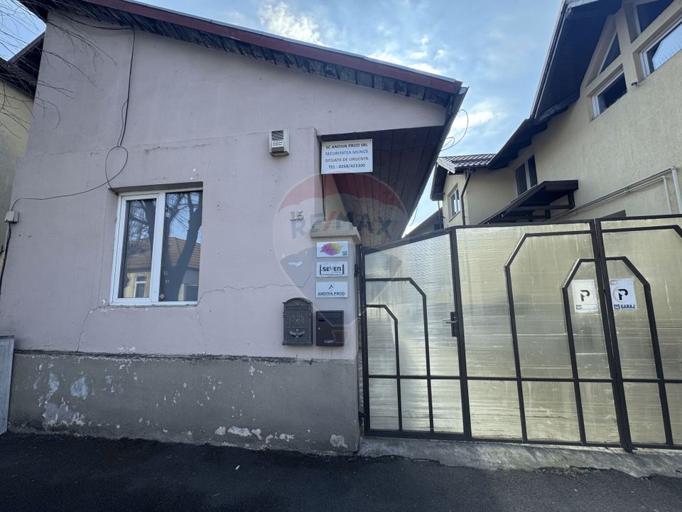 30sq.m Commercial Space for rent, 13 Decembrie area