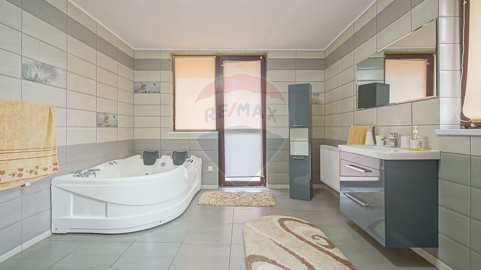 Vilă cu Teren Generos - Tractorul, Potrivită pentru Locuit sau Afacere