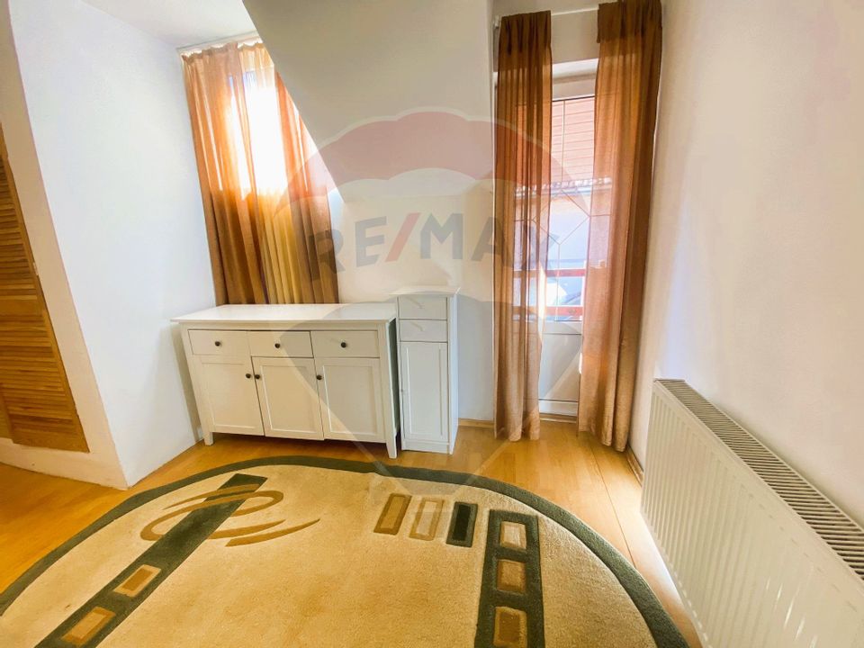 Apartament la casa, 3 camere de inchiriat, zona Șchei