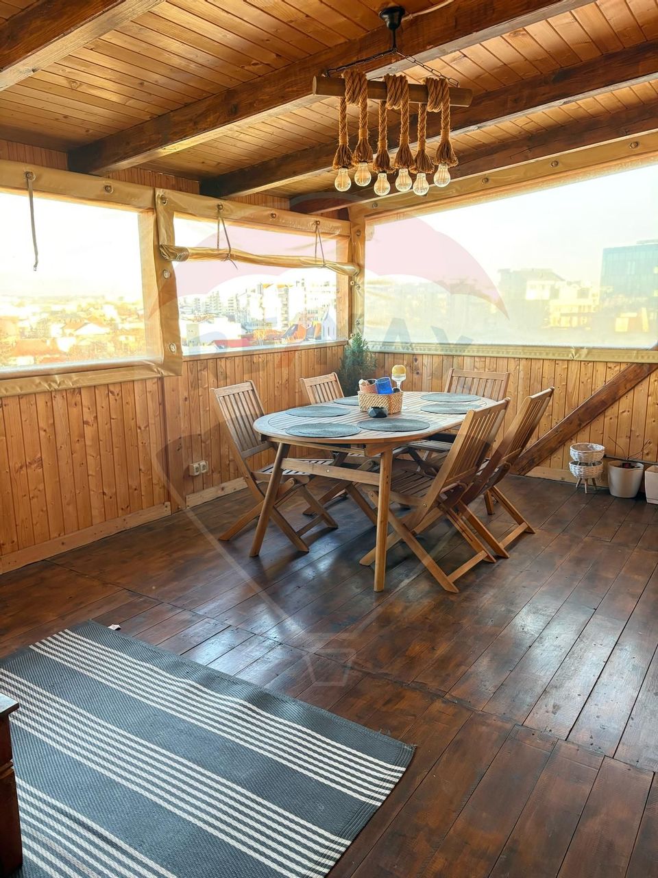 Apartament cu 4 camere de vânzare în zona Central