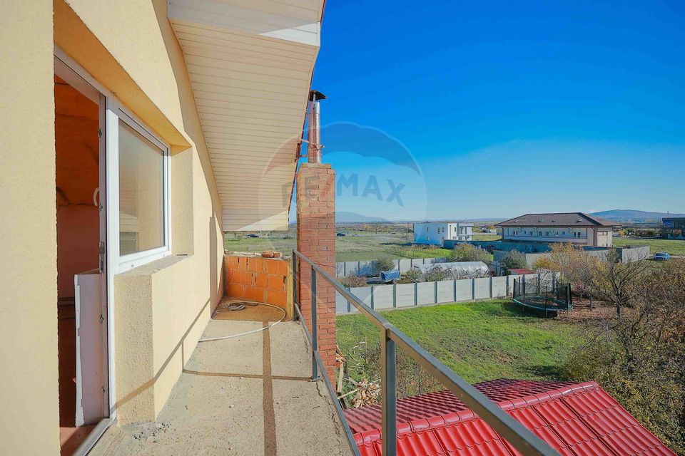 Duplex cu 5 camere și 506 mp teren de vânzare, str. Nufărului