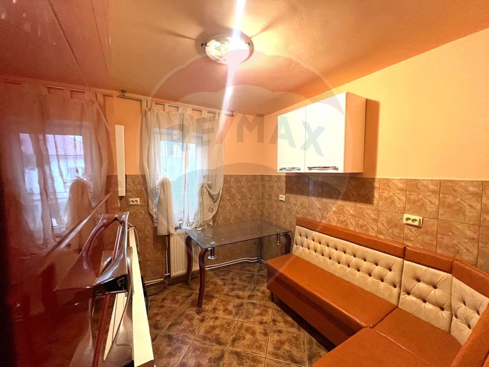 Apartament cu 3 camere de vânzare în comuna Răcăciuni