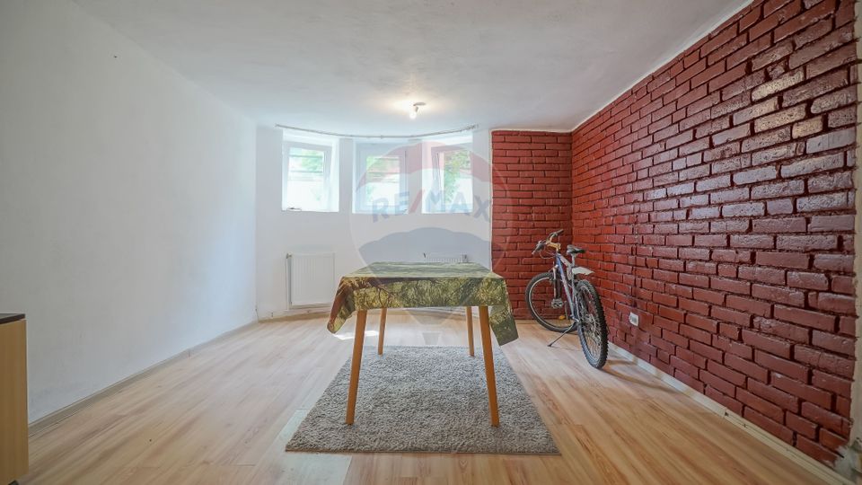 REZERVAT! De vânzare apartament 4 camere în vilă impozantă