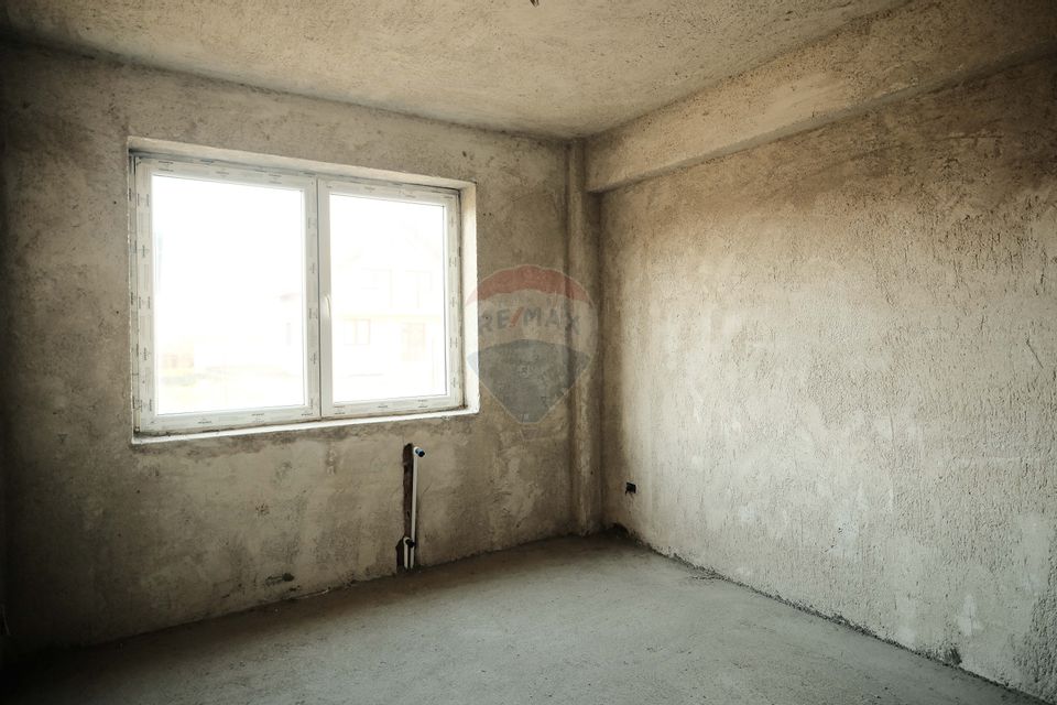 De vanzare bloc la gri format din 9 apartamente