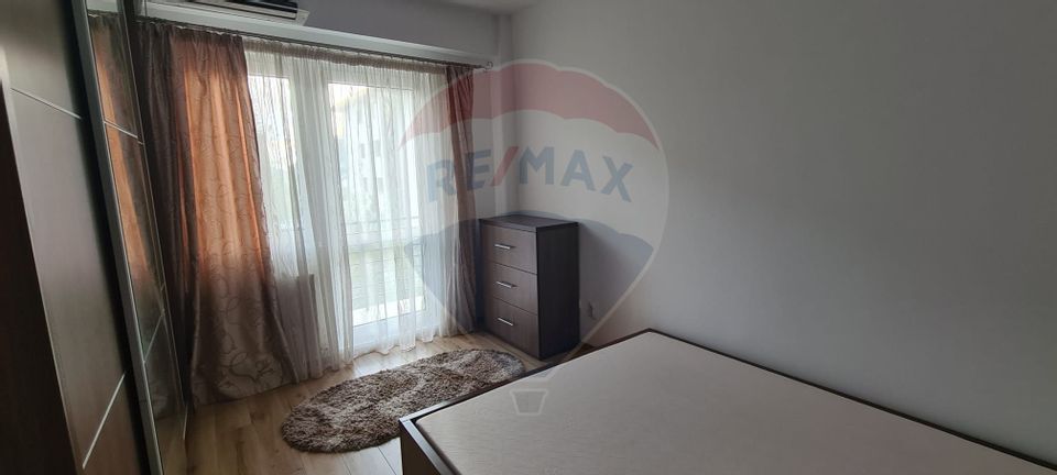 Apartament cu 3 camere de închiriat