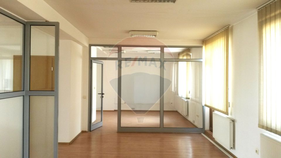 97sq.m Office Space for rent, Ultracentral area