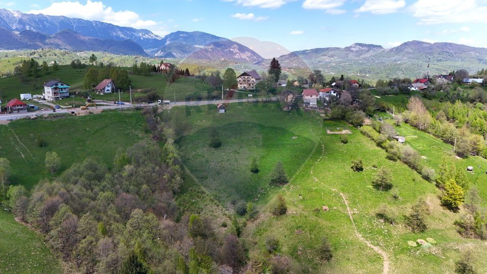 Teren intravilan în Moieciu | 2.847 mp | Deschidere DN 73