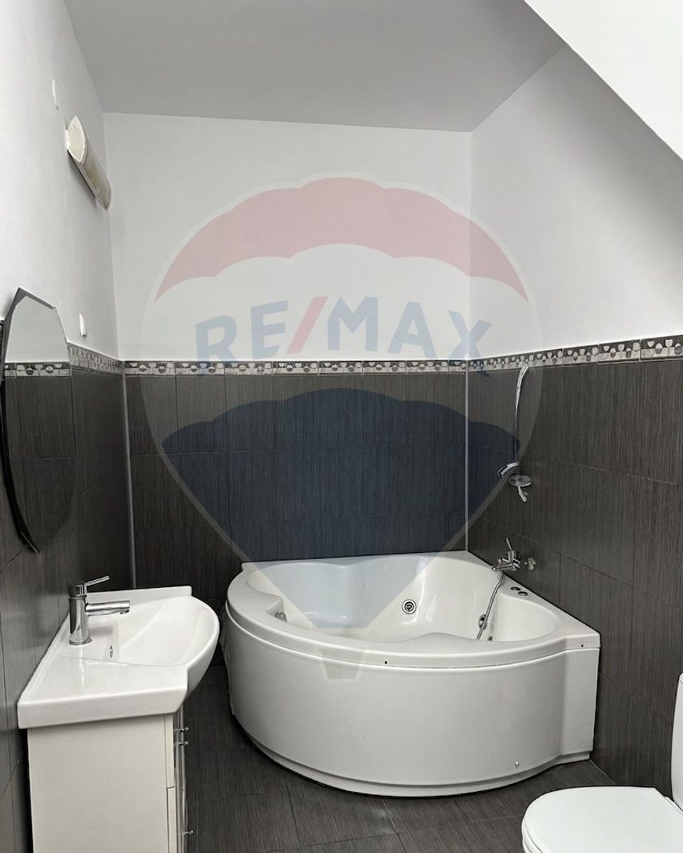 Apartament spațios în casă