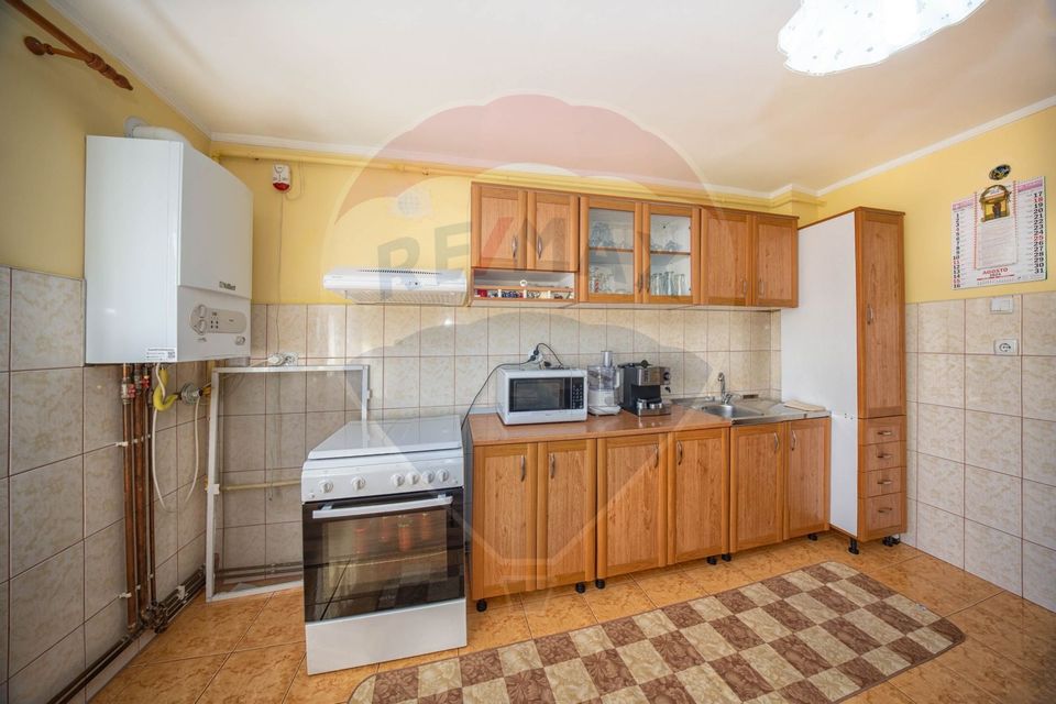 Apartament spațios cu două camere, decomandat