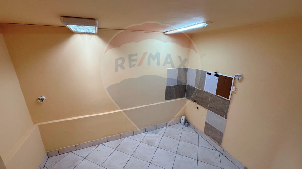 13.6sq.m Commercial Space, Ultracentral area