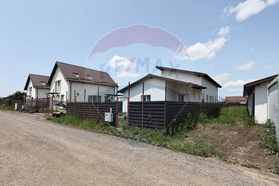 Casa verde, P+M, teren 486 mp, panouri solare - PROSUMATOR, Sanpetru!