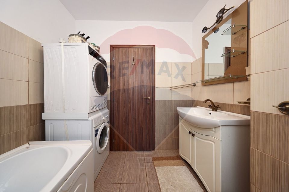 Apartament decomandat, 60 mp utili, 2 camere, debara, balcon!