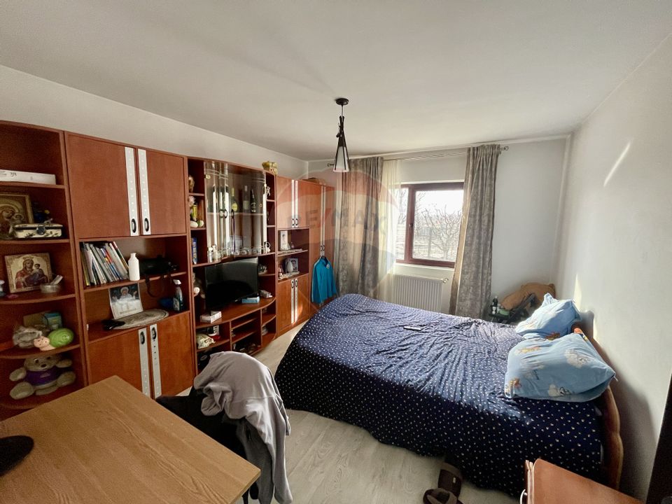 6 room House / Villa for sale, Vest area