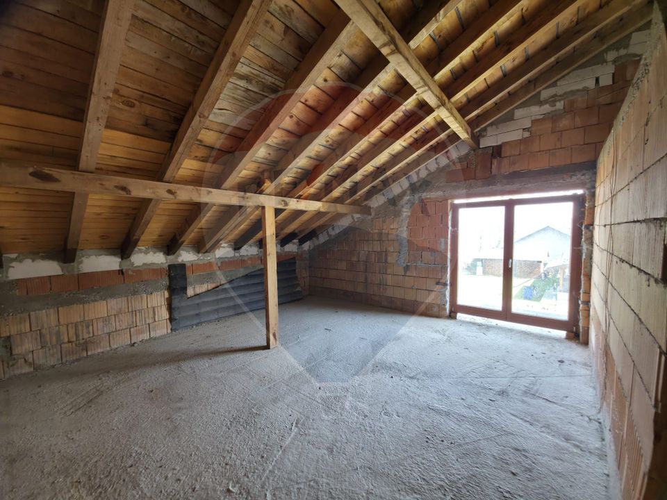 Teren intravilan + casă la roșu de vânzare – Vădurele, jud. Neamț