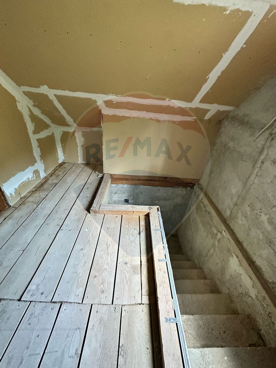 Casă / Vilă la gri in Pangarati Neamt