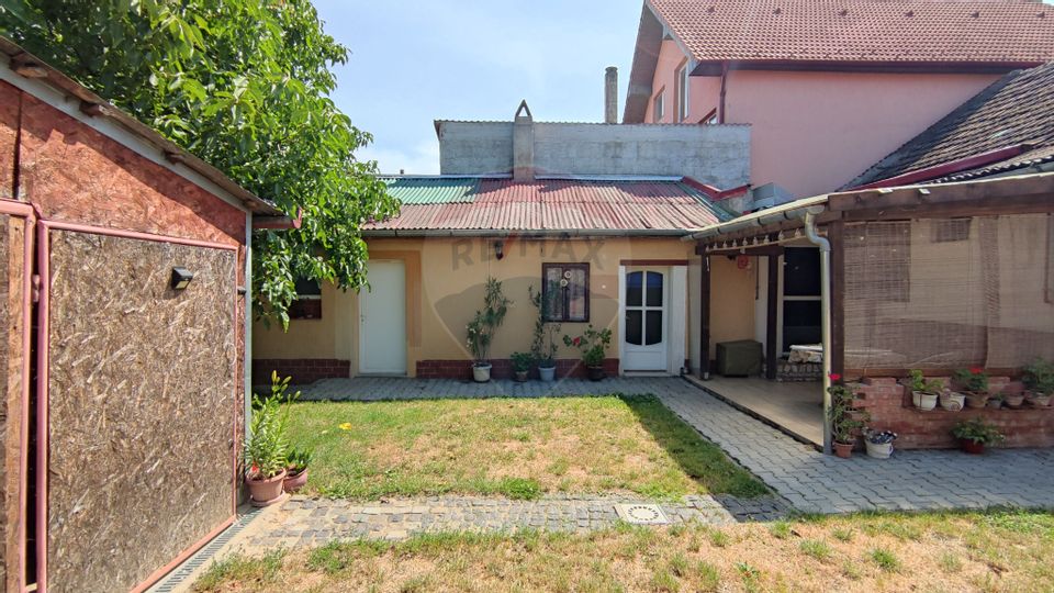 Casă cu Teren 572 mp în Oradea, Str. Octavian Goga Nr. 39, de vânzare