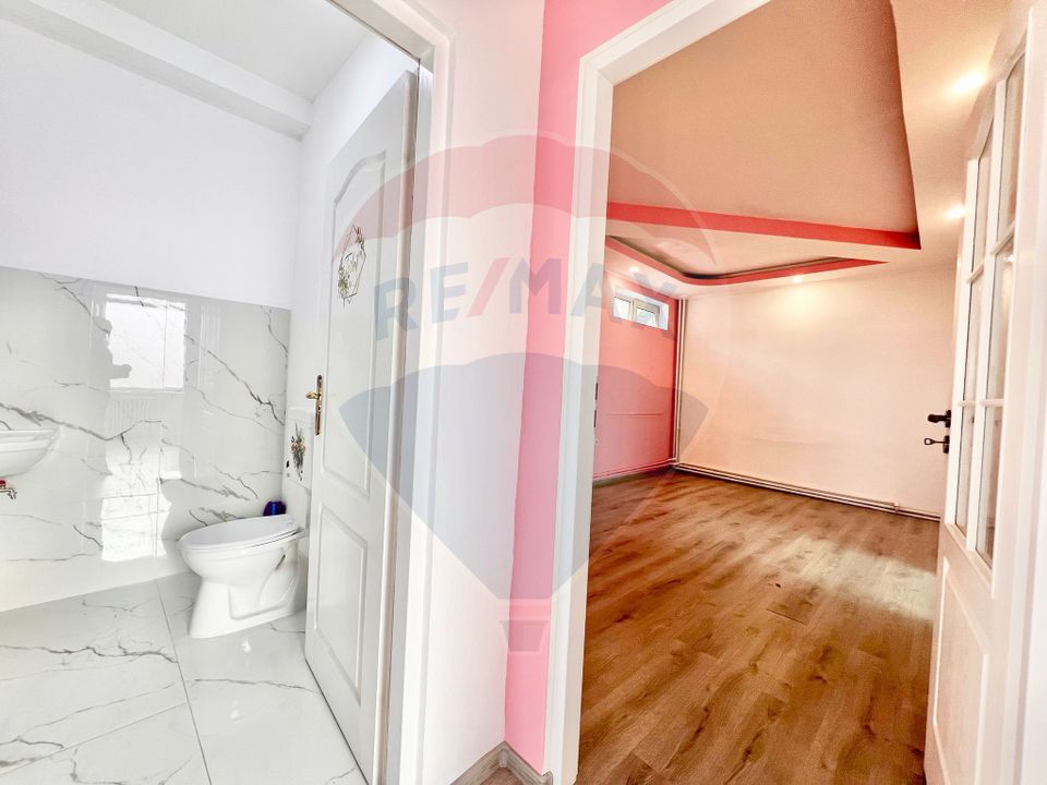 175sq.m Commercial Space for rent, Decebal area