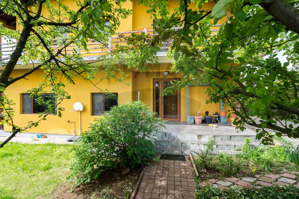 House / Villa with 5 rooms for sale Izvorani near the forest