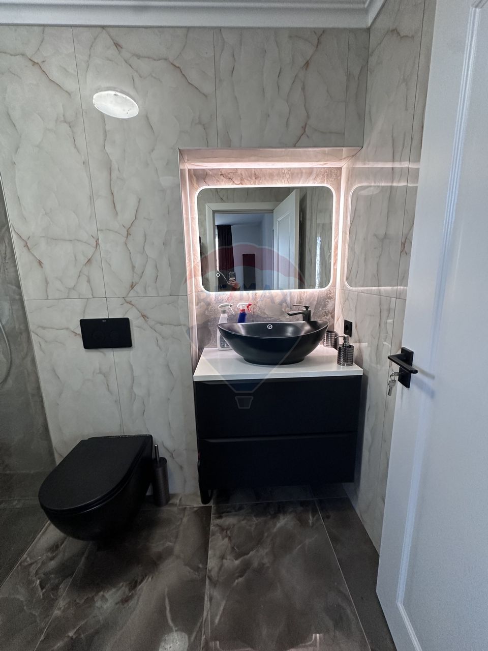 Apartament cu 4 camere de vânzare