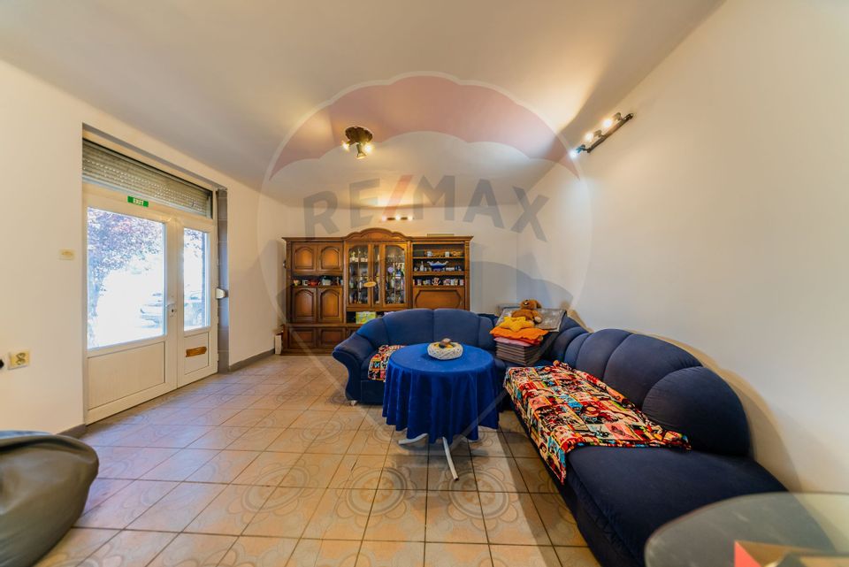 7 room House / Villa for sale, Confectii area