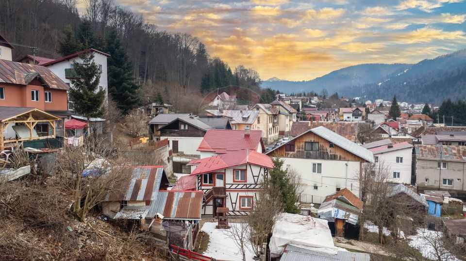 Casă cu 6 camere de vânzare în Azuga, Comision 0%!