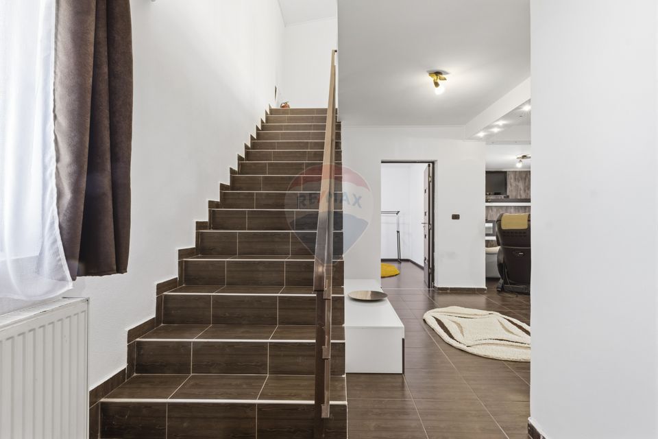 Casă cu 5 camere de inchiriat in Sofronea,Arad