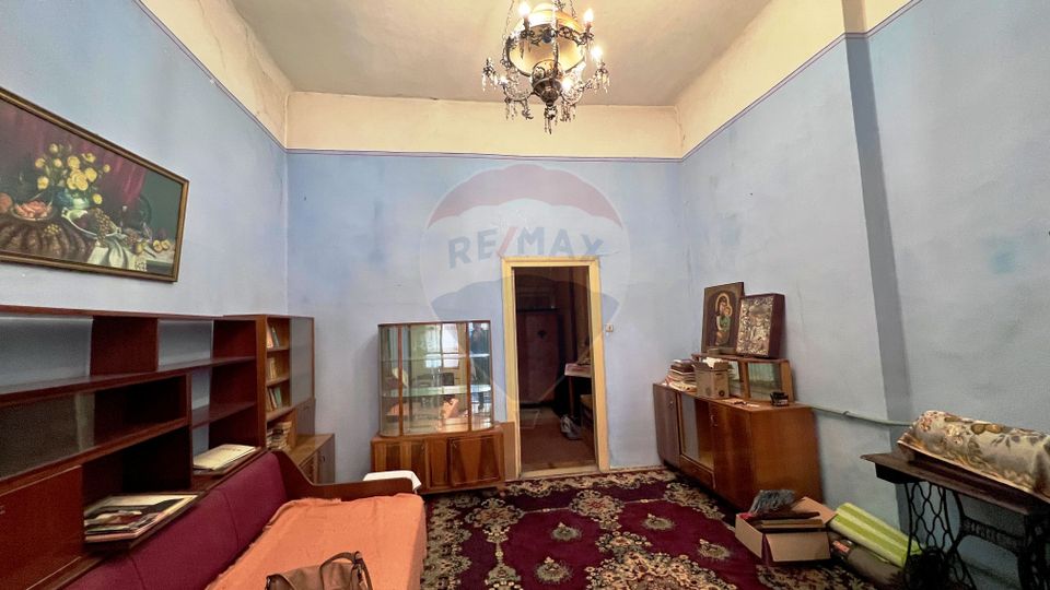 Casă / Vilă cu 3 camere de vânzare pe strada Domnească, Galați