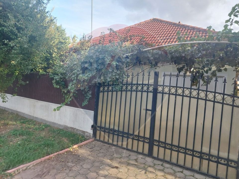 Casă / Vilă cu 5 camere de vânzare în orașul Negru Vodă, zona Central