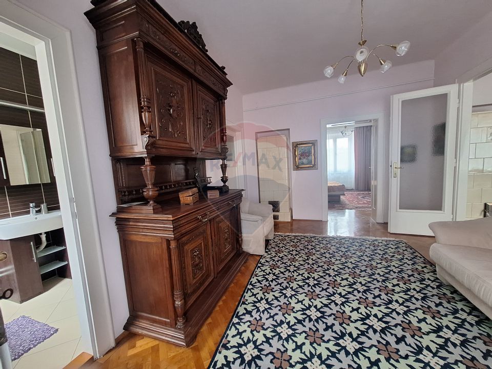 Apartament cu 4 camere de închiriat în zona Ultracentral