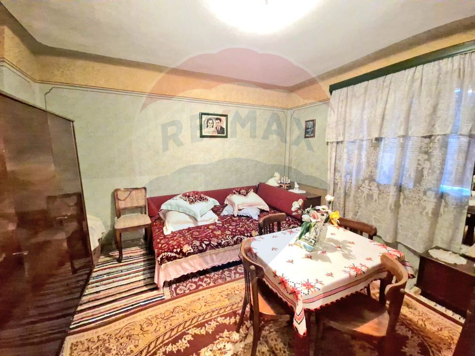 Casă / Vilă cu 4 camere in Scaesti , Teren - 900 mp