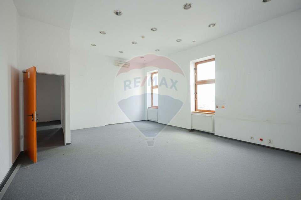 360sq.m Commercial Space for rent, Ultracentral area
