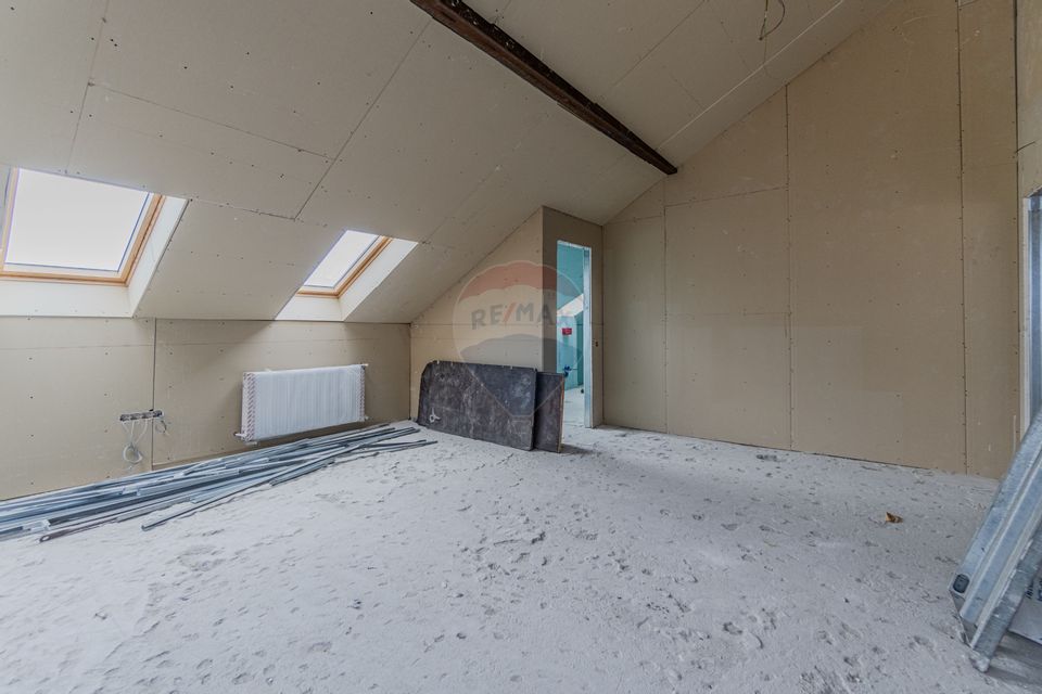 Cladire de 902 mp utili de vânzare, zona Grivitei - DN 13, COMISION 0