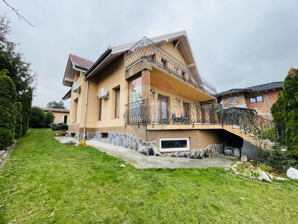 8 room House / Villa for sale, Dealuri Oradea area