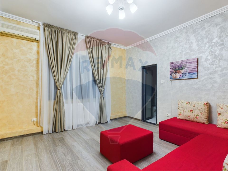 Central apartment, 3 rooms, 2 bathrooms, –completely renovated, modern