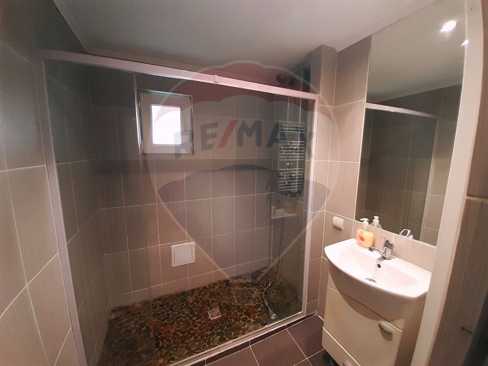 Casă / Vilă cu 7 camere   în zona Bran-Tohanita